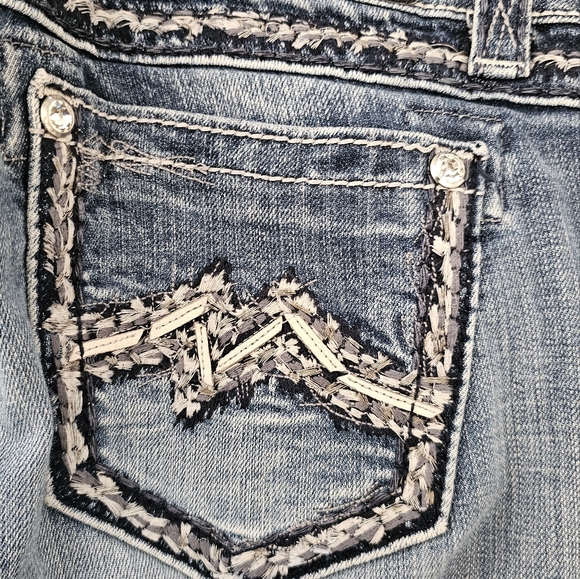 Vintage Miss Me Jeans – Timeless Style with Unique Character - Picture 7 of 8